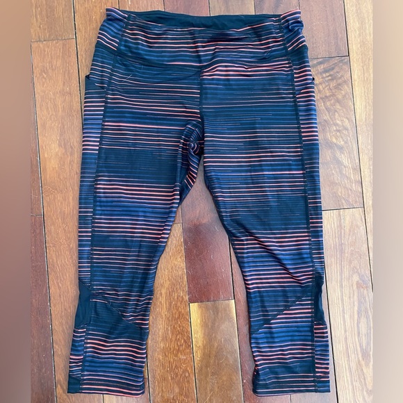 lululemon athletica Pants - Lululemon 12 cropped yoga pants with pockets